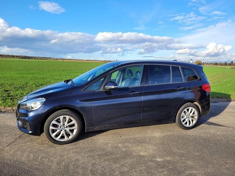 Blau Gebraucht 2018 BMW 220 Gran Tourer Advantage Van / Kleinbus | 18.500 € (Fairer Preis) - Bild 1/4