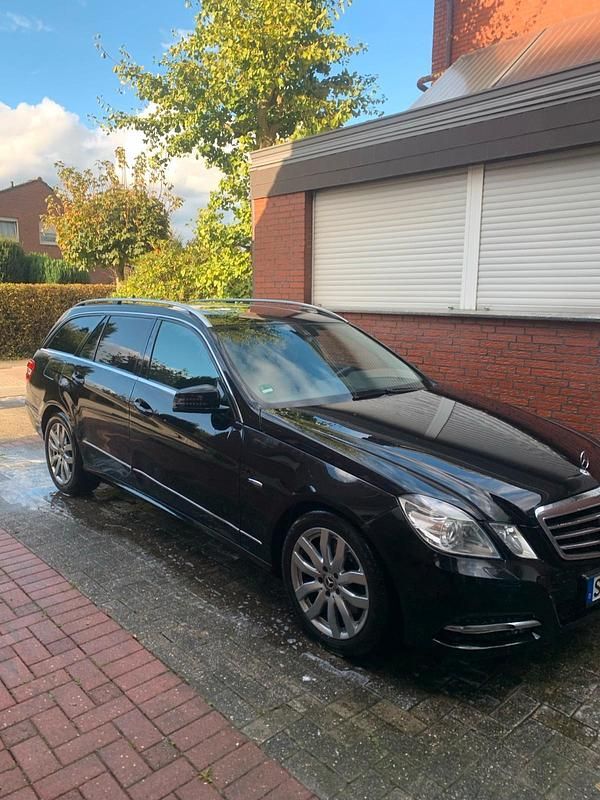 Gebraucht Mercedes E350 272 PS (200 kW) 2010 Schwarz Kombi