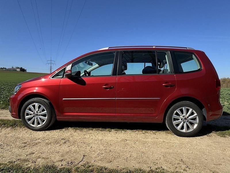Gebraucht VW Touran Highline 140 PS (102 kW) 2013 Rot Van / Kleinbus