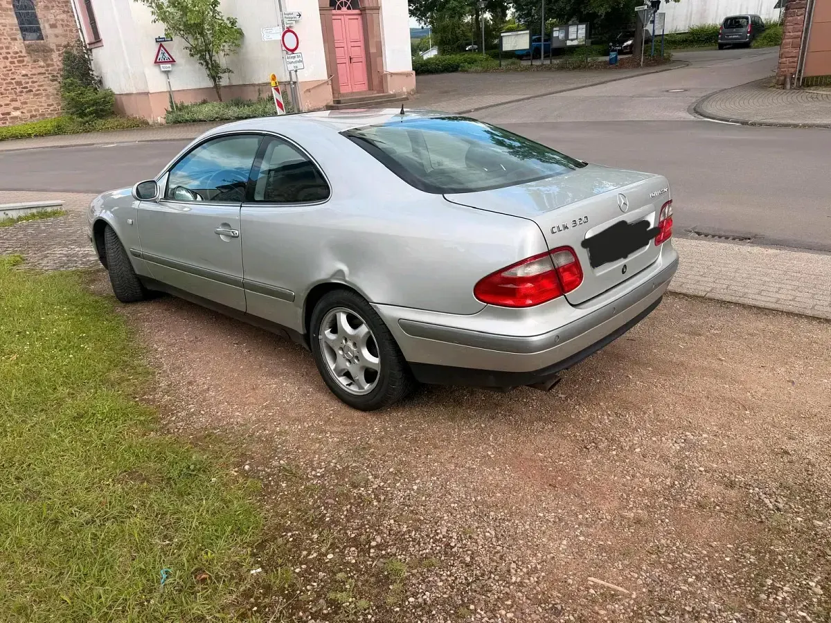 Gebraucht Mercedes CLK320 192 PS (141 kW) 1998 Silber Limousine
