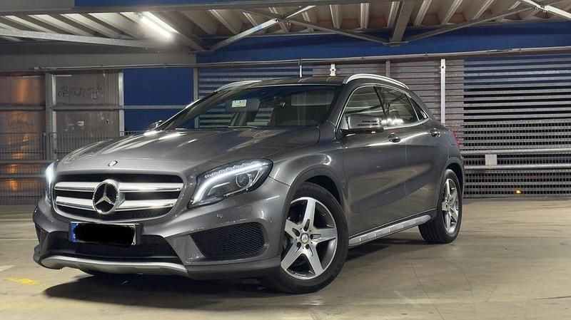 Gebraucht 2016 Mercedes GLA180 AMG line SUV | 15.899 € (Guter Preis) - Bild 1/4