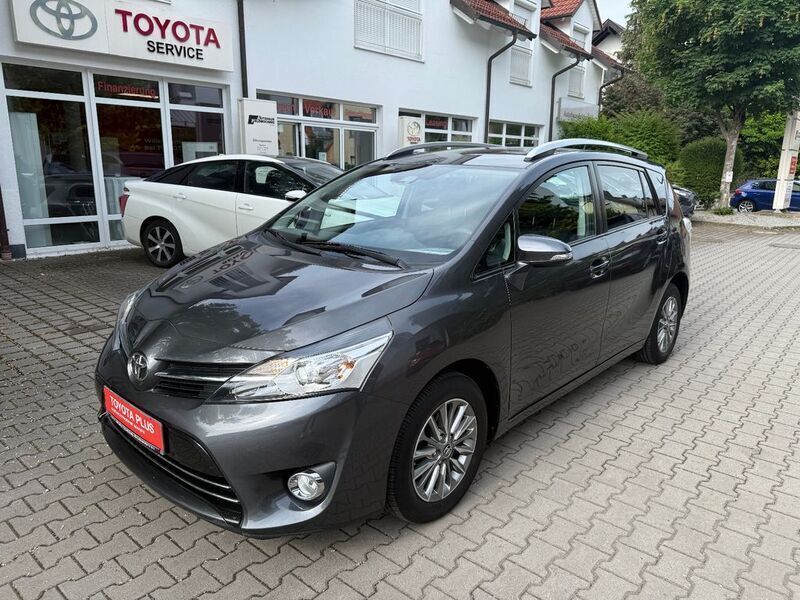 Grau Gebraucht 2018 Toyota Verso Edition-S Van / Kleinbus | 17.490 € (Fairer Preis) - Bild 1/4