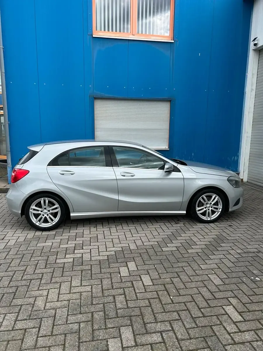 Gebraucht Mercedes A180 Urban 122 PS (89 kW) 2012 Silber Limousine