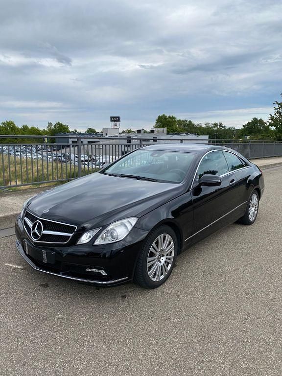Schwarz Gebraucht 2010 Mercedes E350 Coupé | 15.000 € (Fairer Preis) - Bild 1/4