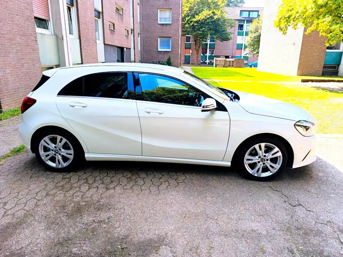 Gebraucht Mercedes A160 102 PS (75 kW) 2017 Weiß Limousine