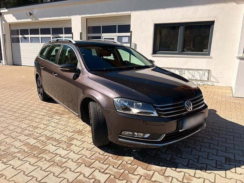 Usata VW Passat 122 CV (89 kW) 2011 Marrone Station wagon
