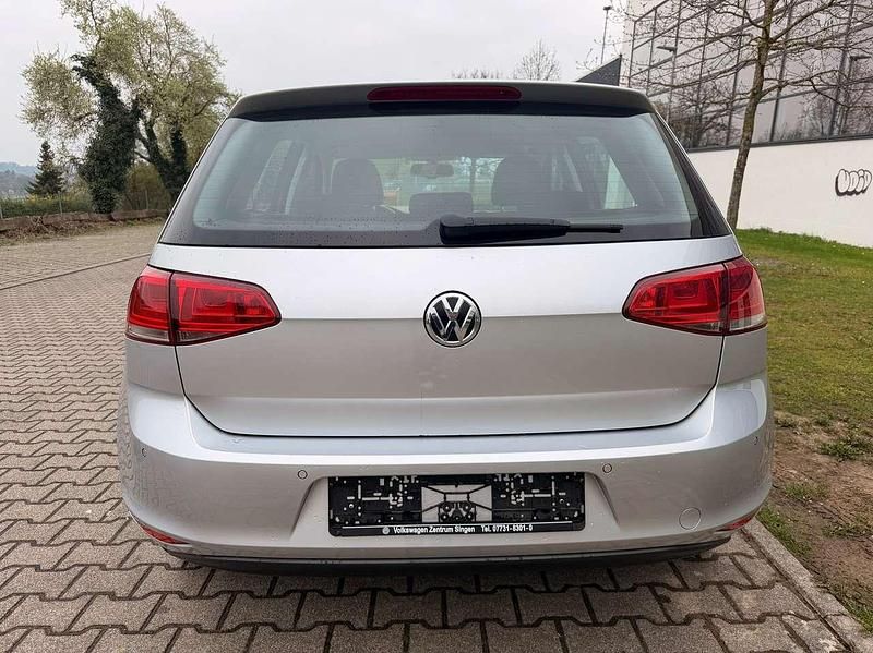 Gebraucht VW Golf VII Trendline 86 PS (63 kW) 2015 Reflexsilber metallic Kleinwagen