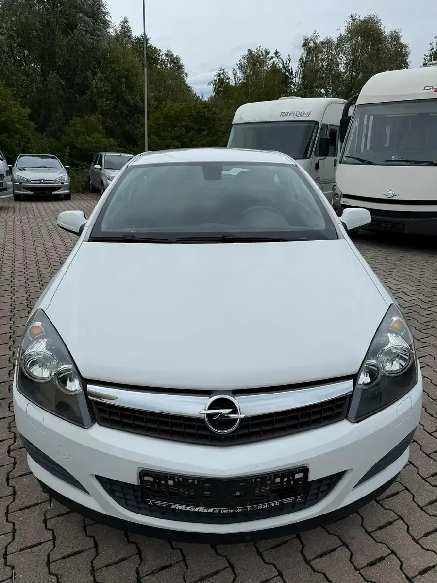 Gebraucht Opel Astra GTC 116 PS (85 kW) 2009 Weiß Coupé