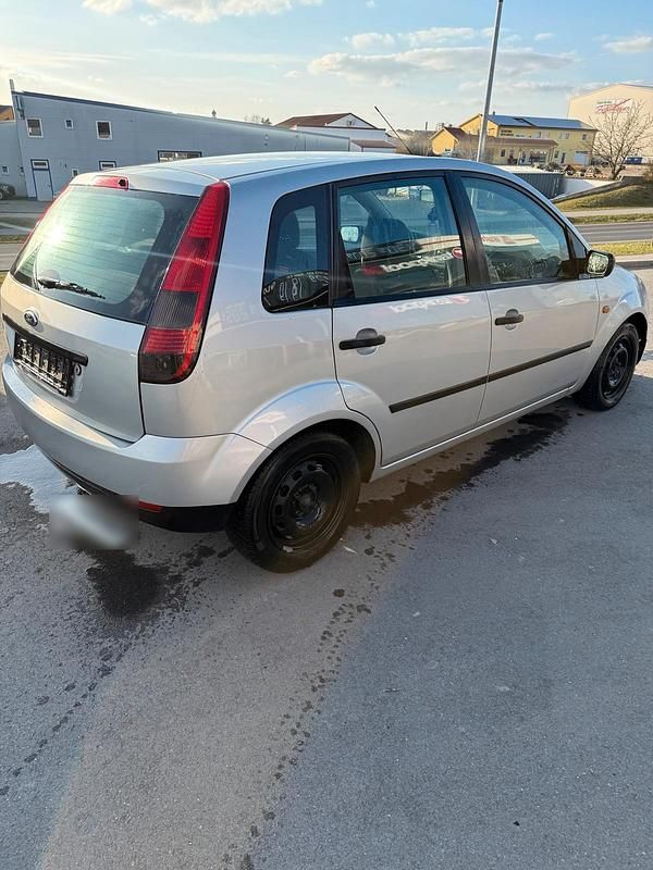 Gebraucht Ford Fiesta 69 PS (50 kW) 2004 Grau Kleinwagen