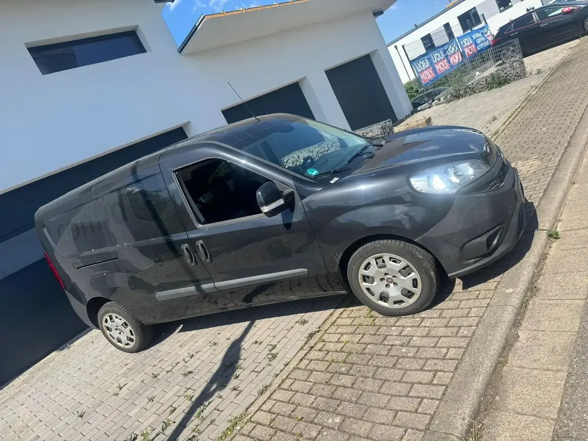 Gebraucht Fiat Doblò 101 PS (74 kW) 2017 Schwarz Van / Kleinbus