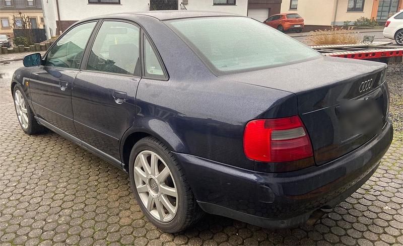 Gebraucht Audi A4 150 PS (110 kW) 1998 Blau Limousine