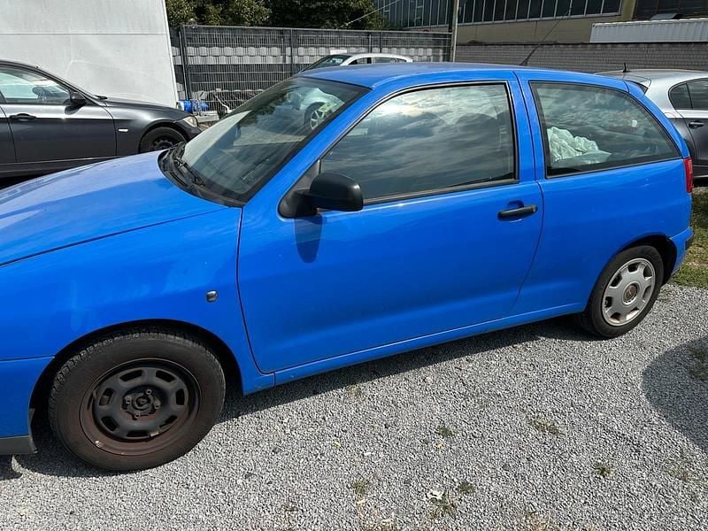 Blau Gebraucht 2001 Seat Ibiza Kleinwagen | 980 € (Fairer Preis) - Bild 1/4