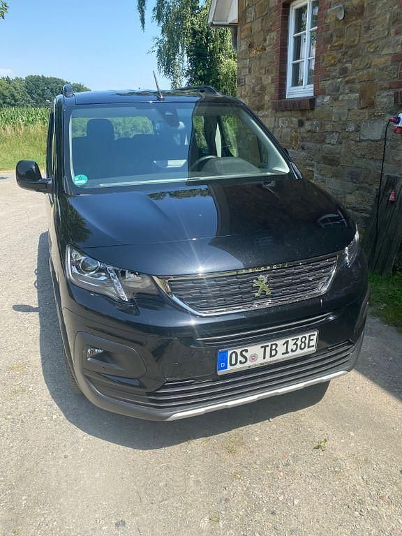 Schwarz Gebraucht 2022 Peugeot e-Rifter Van / Kleinbus | 19.950 € (Fairer Preis) - Bild 1/4