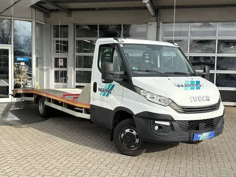 Gebraucht Iveco Daily 179 PS (131 kW) 2019 Weiß Van