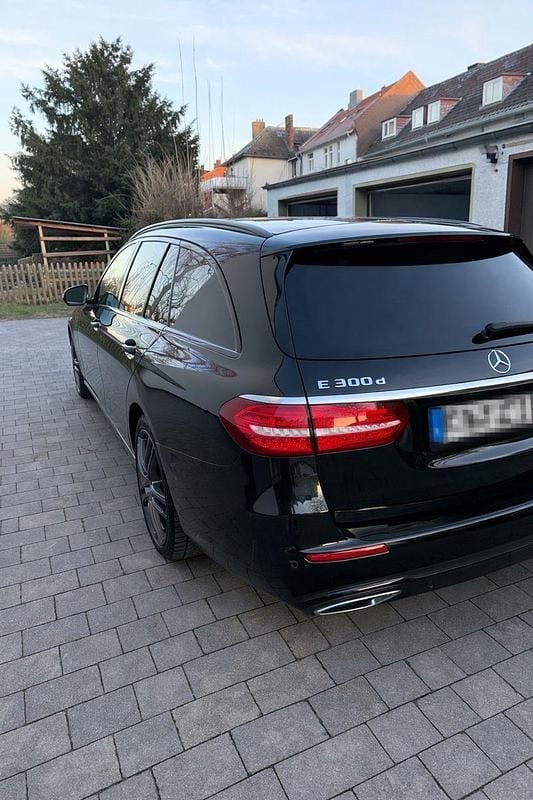 Gebraucht Mercedes E300 Night 245 PS (180 kW) 2019 Schwarz Kombi