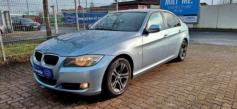 Gebraucht BMW 318 143 PS (105 kW) 2009 Blau Limousine
