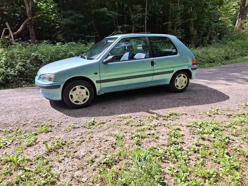 Grün Gebraucht 1998 Peugeot 106 Kleinwagen | 1.950 € - Bild 1/4