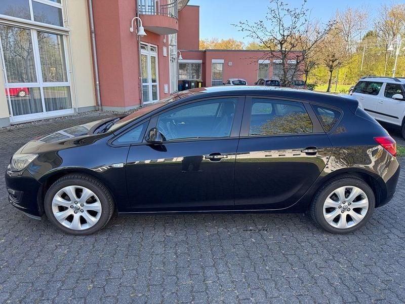 Gebraucht Opel Astra Edition 140 PS (102 kW) 2015 Schwarz Limousine