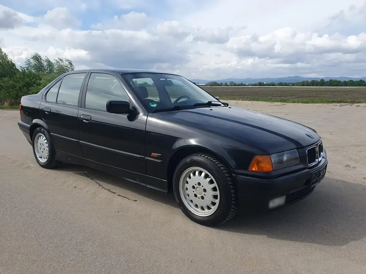 Second-hand BMW 320 150 CP (110 kW) 1996 Negru Berlinǎ