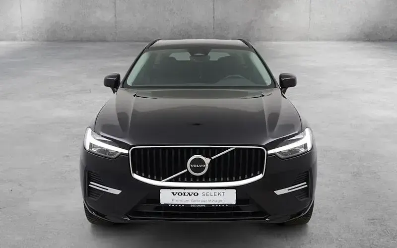 Gebraucht Volvo XC60 Core 197 PS (144 kW) 2023 Onyx schwarz SUV