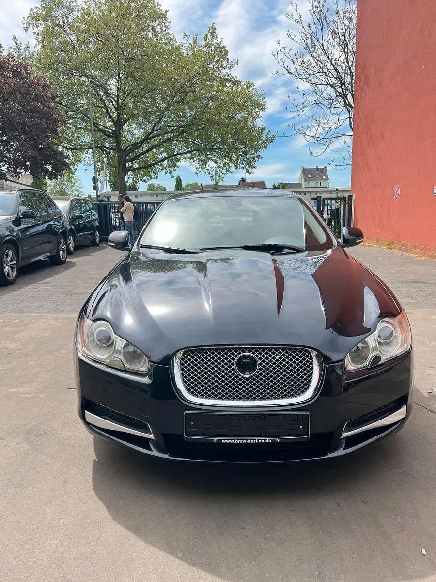 Używany Jaguar XF 241 KM (177 kW) 2011 Czarny Sedan/Limuzyna