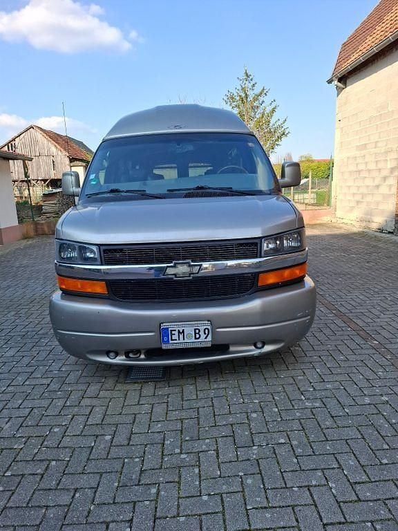 Usado Chevrolet Express 273 CV (200 kW) 2004 Dorado Monovolumen
