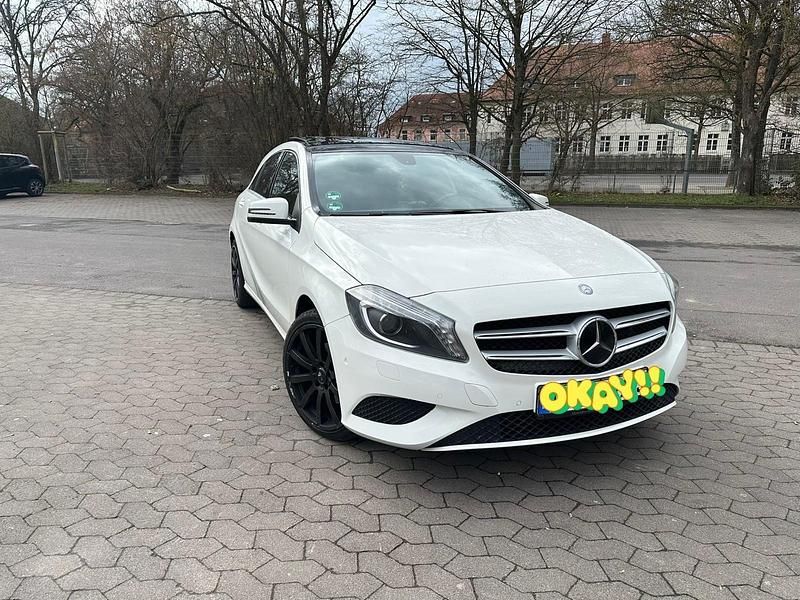Gebraucht Mercedes A180 122 PS (89 kW) 2013 Weiß Limousine