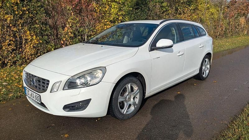 Weiß Gebraucht 2011 Volvo V60 Kombi | 9.100 € (Etwas zu teuer) - Bild 1/4