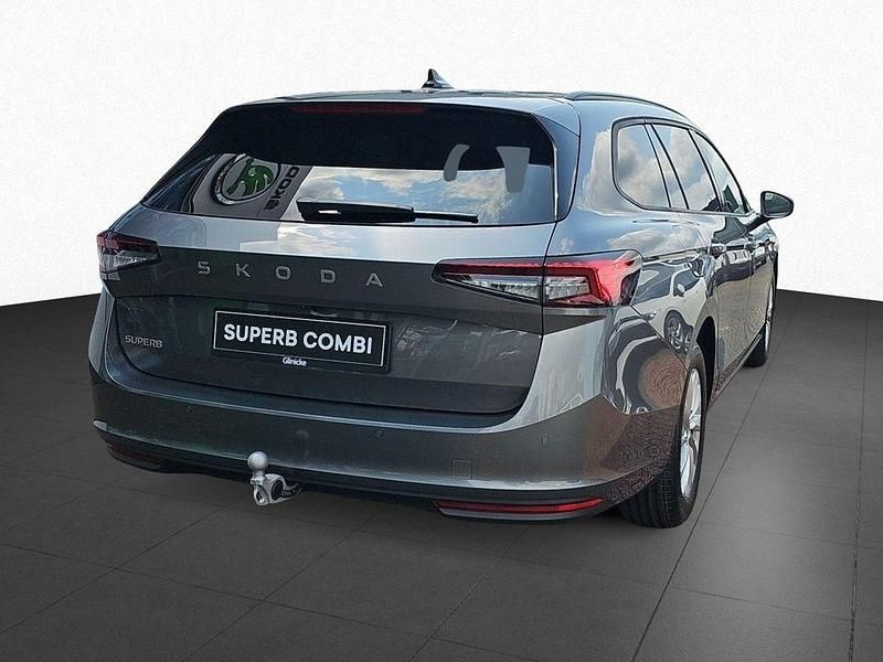 Gebraucht Skoda Superb Essence 150 PS (110 kW) 2025 Graphitegrau metallic Kombi