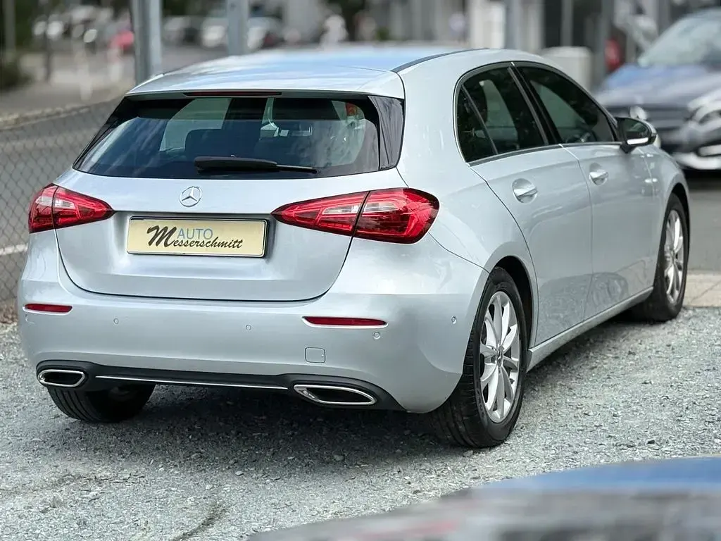 Gebraucht Mercedes A180 136 PS (100 kW) 2021 Silber Limousine