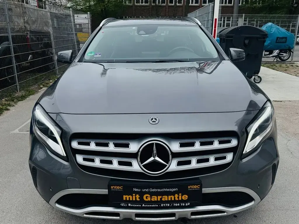 Gebraucht Mercedes GLA180 Urban 122 PS (89 kW) 2020 Grau SUV