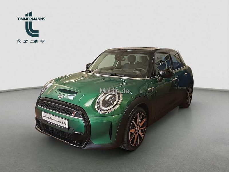 Grün Gebraucht 2024 Mini Cooper S Classic Kleinwagen | 29.990 € (Etwas zu teuer) - Bild 1/4