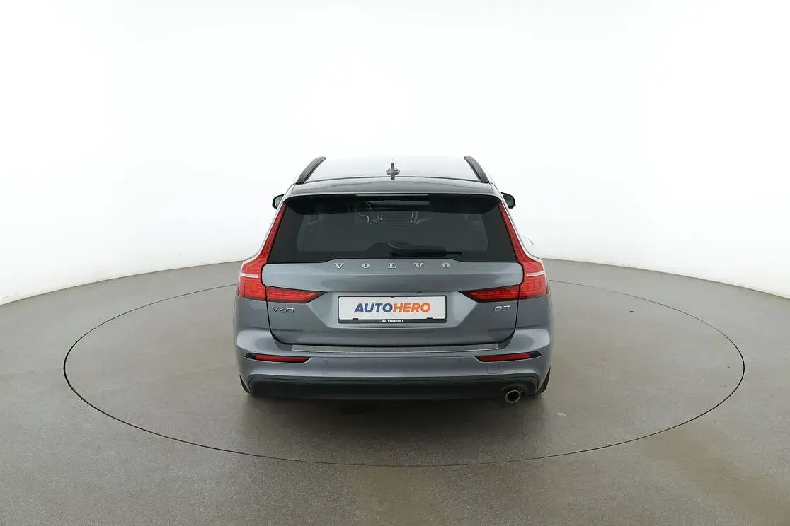 Gebraucht Volvo V60 Momentum 150 PS (110 kW) 2019 Grau Kombi