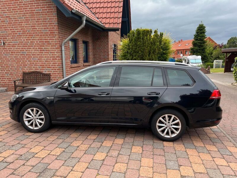 Deep black perleffekt Gebraucht 2015 VW Golf VII LOUNGE Kombi | 13.490 € (Etwas zu teuer) - Bild 1/4