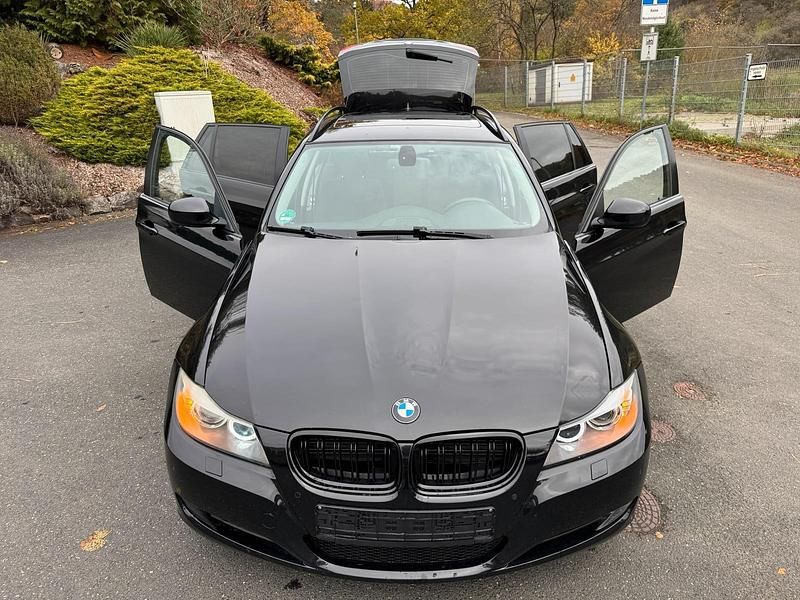 Schwarz Gebraucht 2009 BMW 320 Kombi | 5.600 € (Fairer Preis) - Bild 1/4