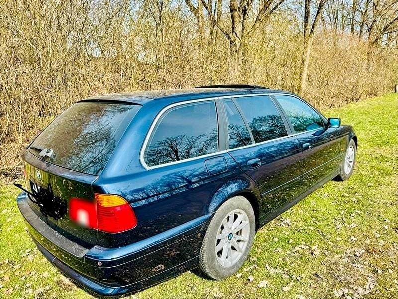 Gebraucht BMW 525 192 PS (141 kW) 2001 Blau Kombi