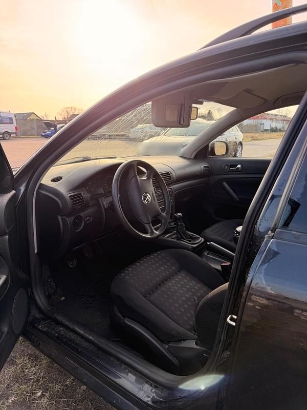 Gebraucht VW Passat 116 PS (85 kW) 2001 Schwarz Kombi