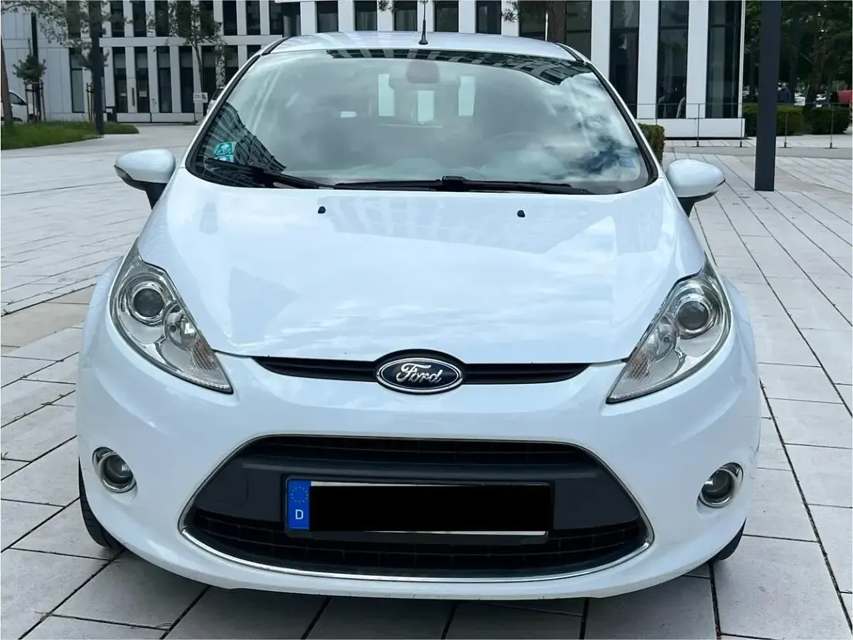 Usata Ford Fiesta Titanium 95 CV (69 kW) 2011 Bianco Utilitaria