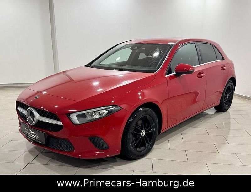 Gebraucht Mercedes A180 116 PS (85 kW) 2018 Rot Limousine