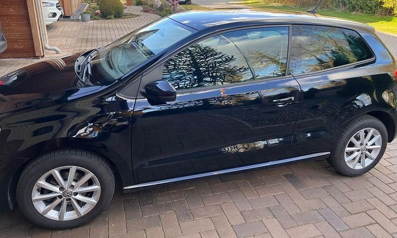 Gebraucht VW Polo LOUNGE 90 PS (66 kW) 2016 Schwarz Kleinwagen