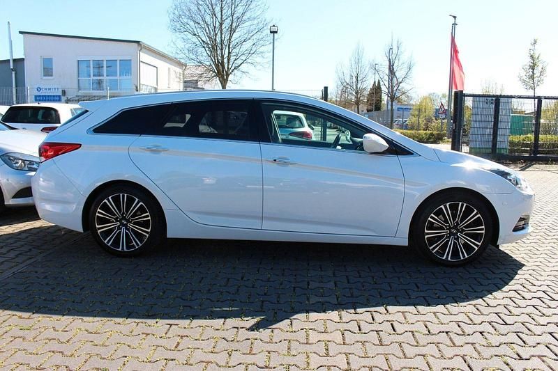 Gebraucht Hyundai i40 Trend 165 PS (121 kW) 2015 Weiß Kombi