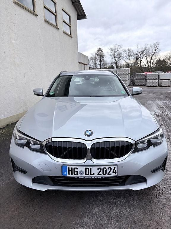 Gebraucht BMW 318 Advantage 150 PS (110 kW) 2020 Silber Kombi