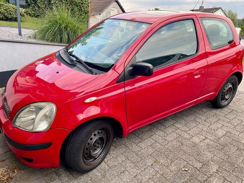 Rot Gebraucht 2003 Toyota Yaris Limousine | 1.450 € (Fairer Preis) - Bild 1/4
