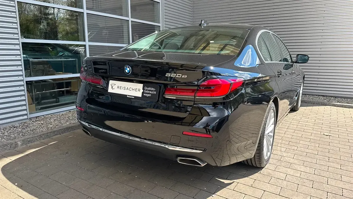 Second-hand BMW 520 Efficient Dynamics 163 CP (119 kW) 2022 Negru Berlinǎ