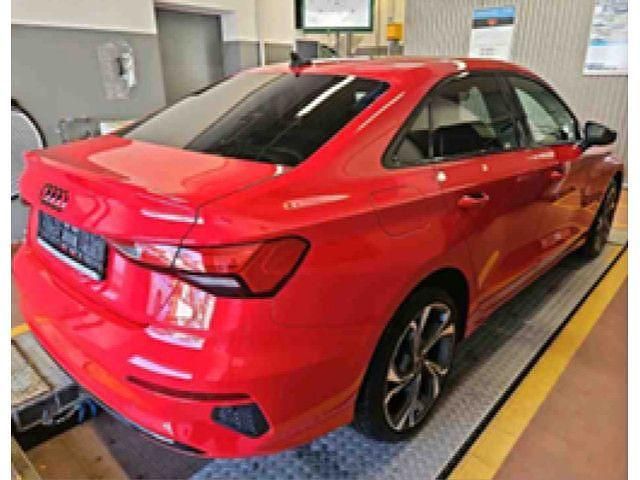 Gebraucht Audi A3 S-Line 116 PS (85 kW) 2023 Rot Limousine