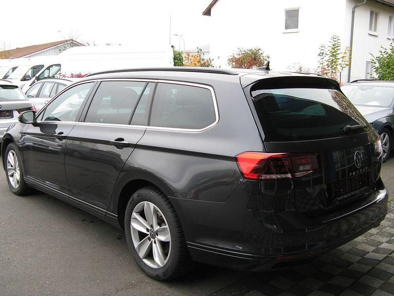 Gebraucht VW Passat 200 PS (147 kW) 2023 Mangangrau metallic (metallic) Kombi