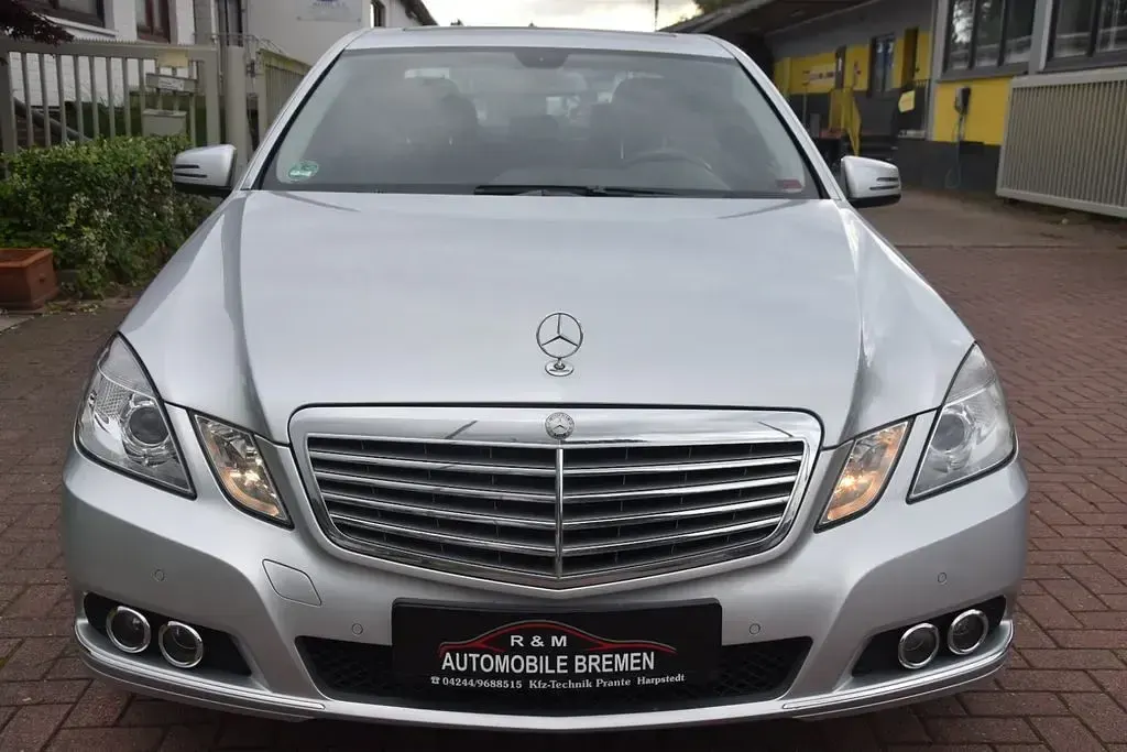 Gebraucht Mercedes E220 170 PS (125 kW) 2011 Silber Limousine