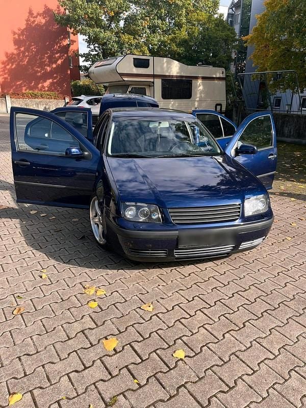 Blau Gebraucht 2000 VW Bora Limousine | 400 € (Superpreis) - Bild 1/4