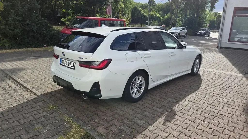 Gebraucht BMW 320 M Sport 190 PS (139 kW) 2023 Weiß Kombi