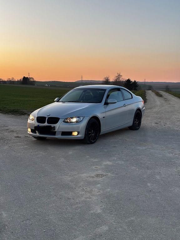 Gebraucht BMW 320 170 PS (125 kW) 2007 Silber Coupé
